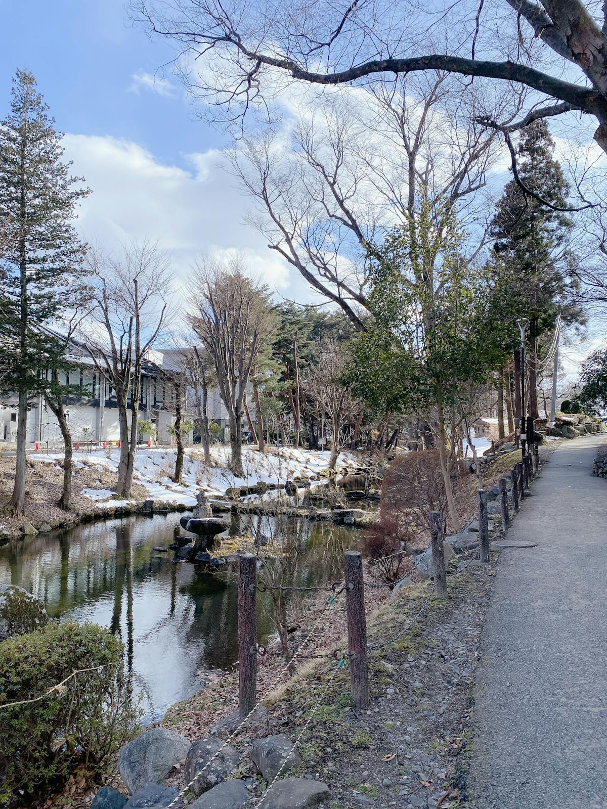 冬の盛岡城跡公園の落ち着いた景色の写真